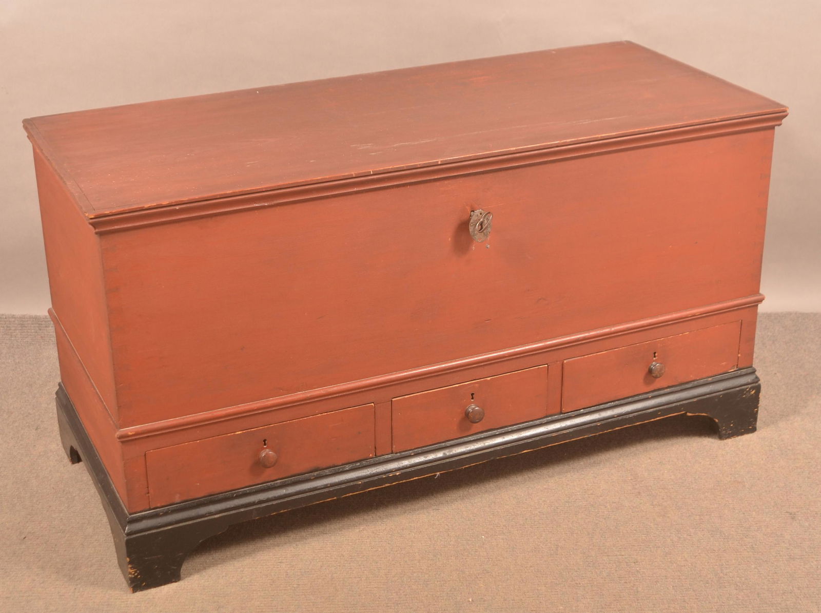 Pennsylvania Federal Painted Softwood Dower Chest. (1 of 4)