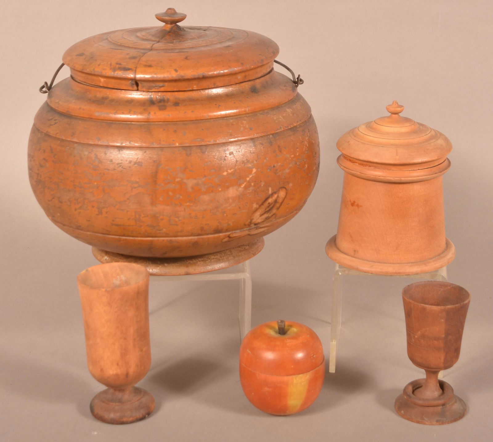 Lot of Antique Peaseware and Treenware. (1 of 4)