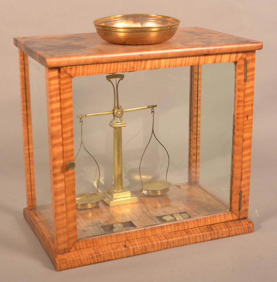 Unmarked Antique Brass Balance Scale. (1 of 5)