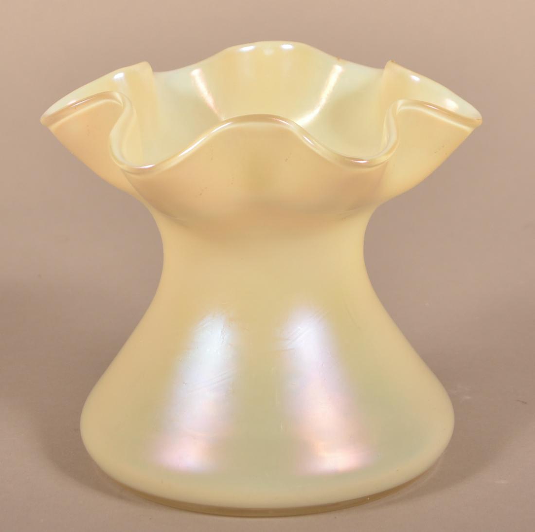 Steuben Type Calcite Blown Art Glass Vase. (1 of 4)