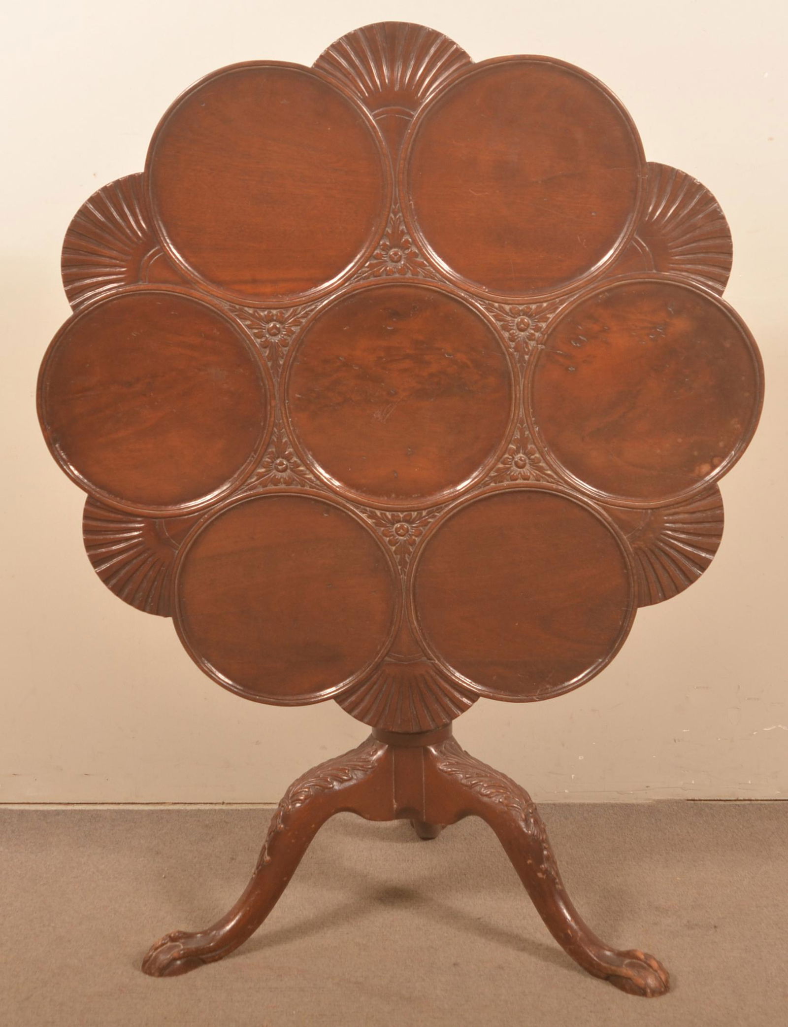 English Chippendale Mahogany Tilt-Top Supper Table. (1 of 4)