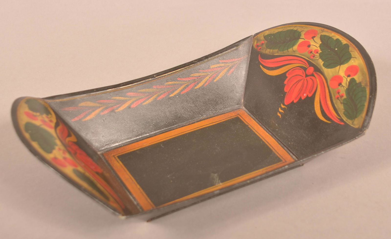 Pennsylvania 19th Century Toleware Apple Tray. (1 of 4)