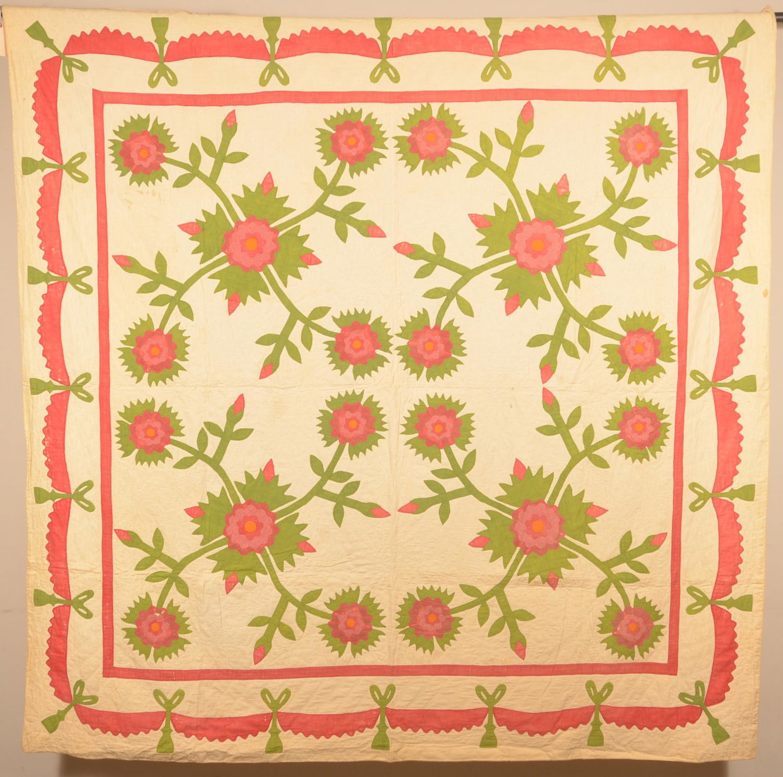 Antique Floral Pattern Applique Quilt. (1 of 6)
