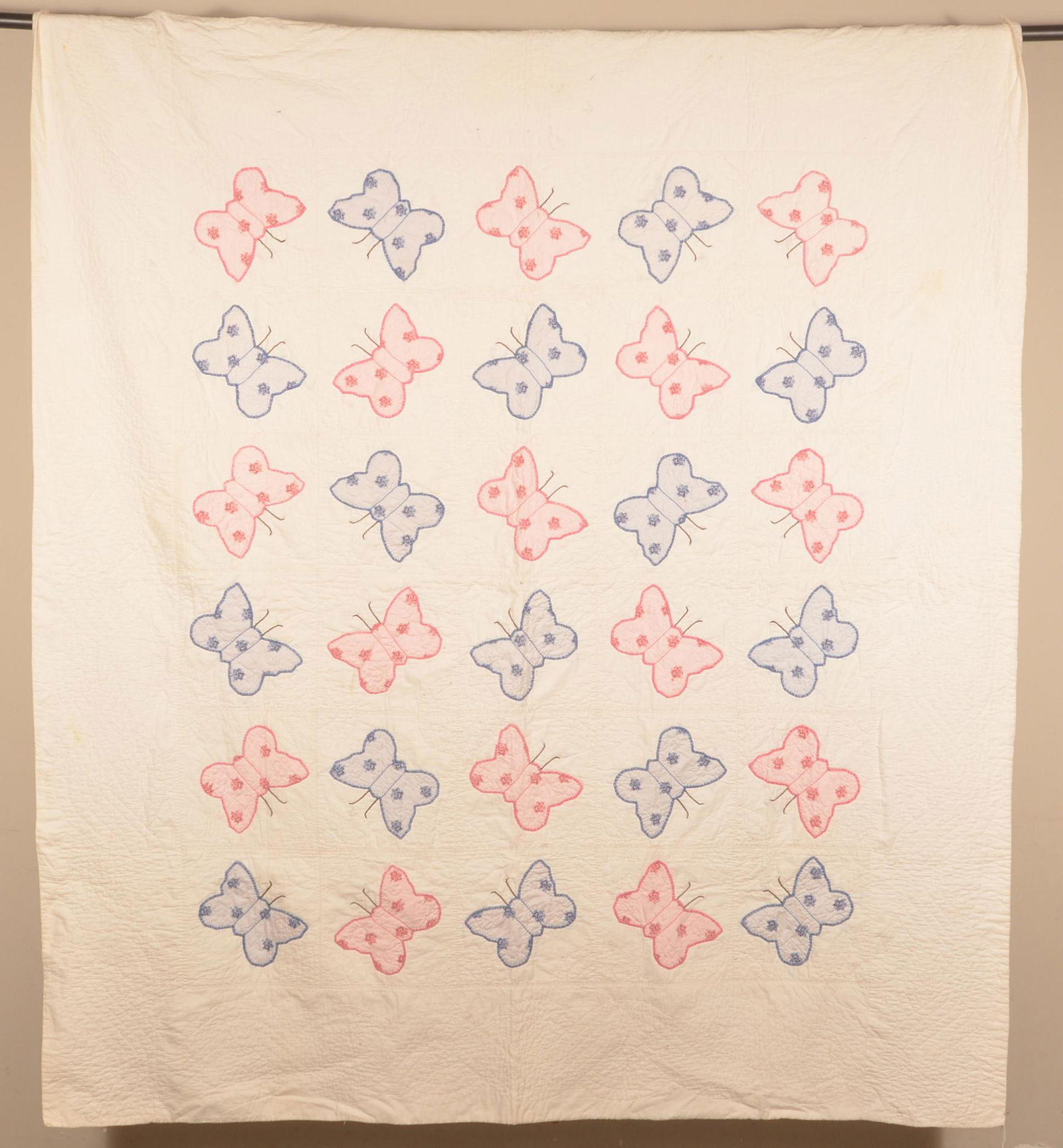 Vintage Applique Quilt with Butterflies. (1 of 4)