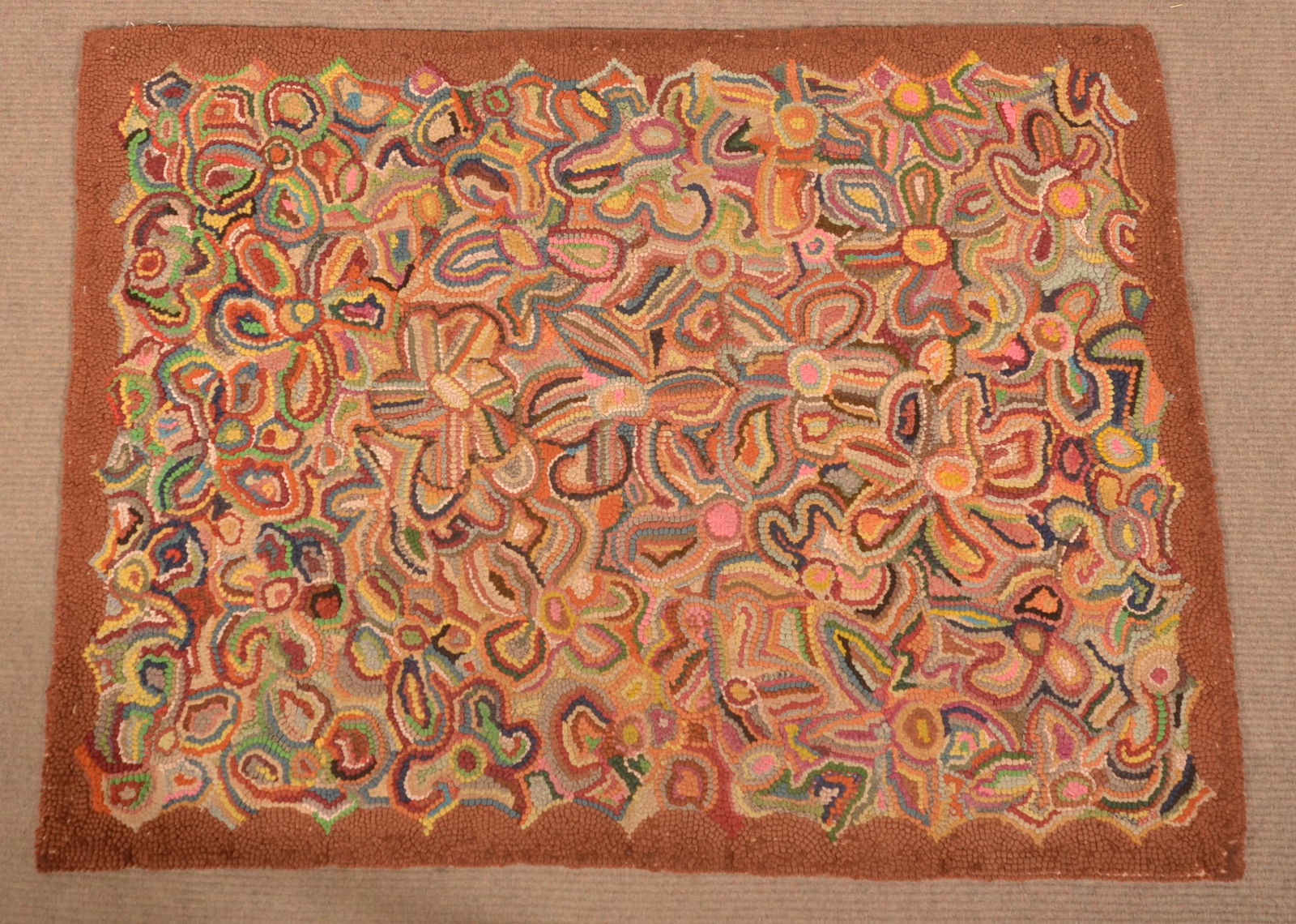 Antique/Vintage Folk Art Floral Design Hooked Rug. (1 of 2)