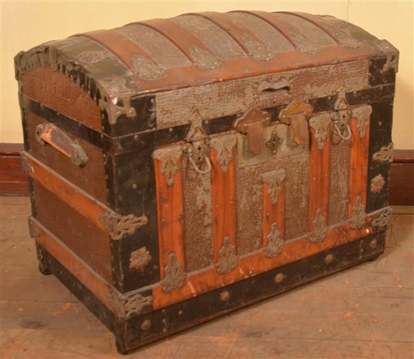 Antique Camel-Back Steamer Trunk. (1 of 5)