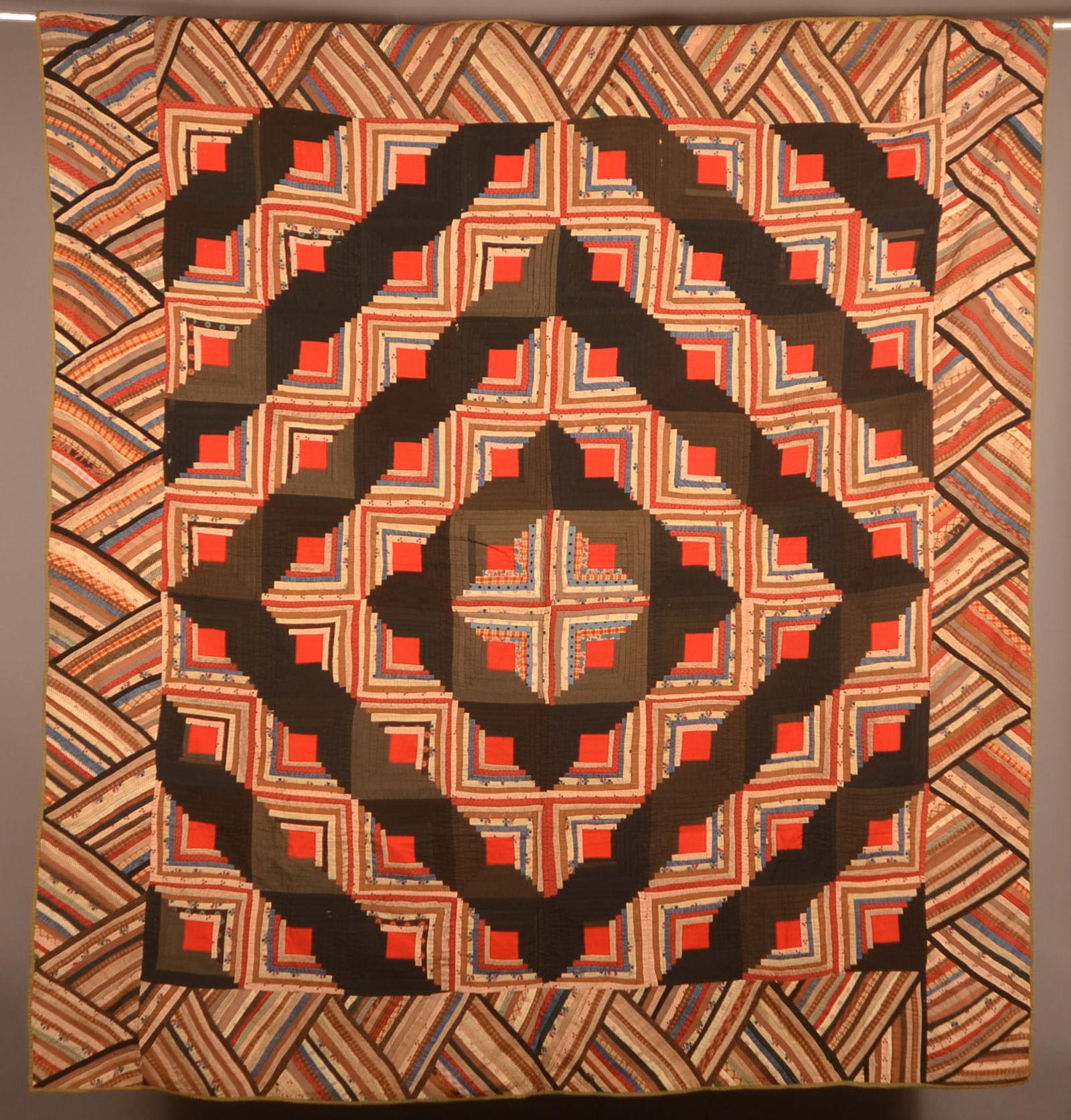 Antique Log Cabin Barn Raising Patchwork Quilt. (1 of 6)