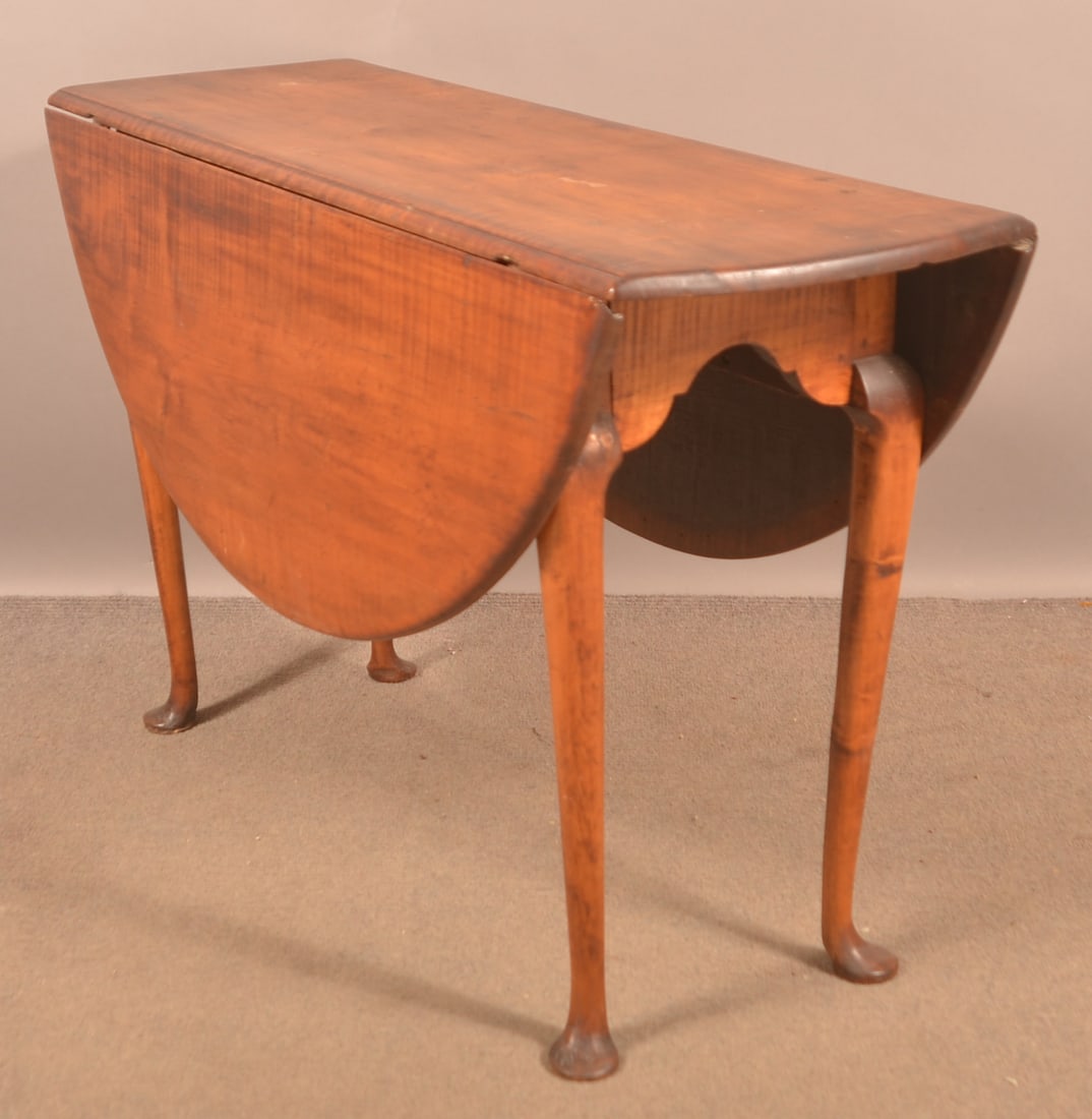 PA Queen Anne Tiger Maple Drop-Leaf Table. (1 of 4)
