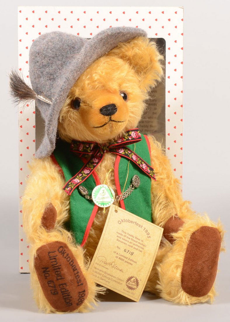 Hermann Oktoberfest 1995 Teddy Bear in Box. New in: Hermann Oktoberfest 1995 Teddy Bear in Box. New in box Teddy Bear numbered, 6719, of a limited edition. Dressed to drink with a gray hat and red trimmed green jacket. Accompanied by documentation. 13