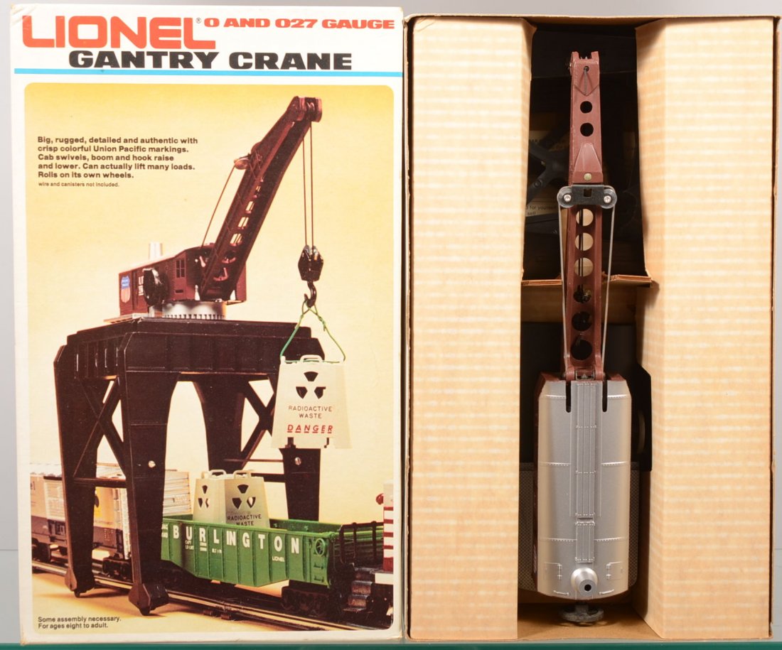 Lionel Train yard Gantry Crane, 2302, in original : Lionel Train yard Gantry Crane, 2302, in original box and packaging.