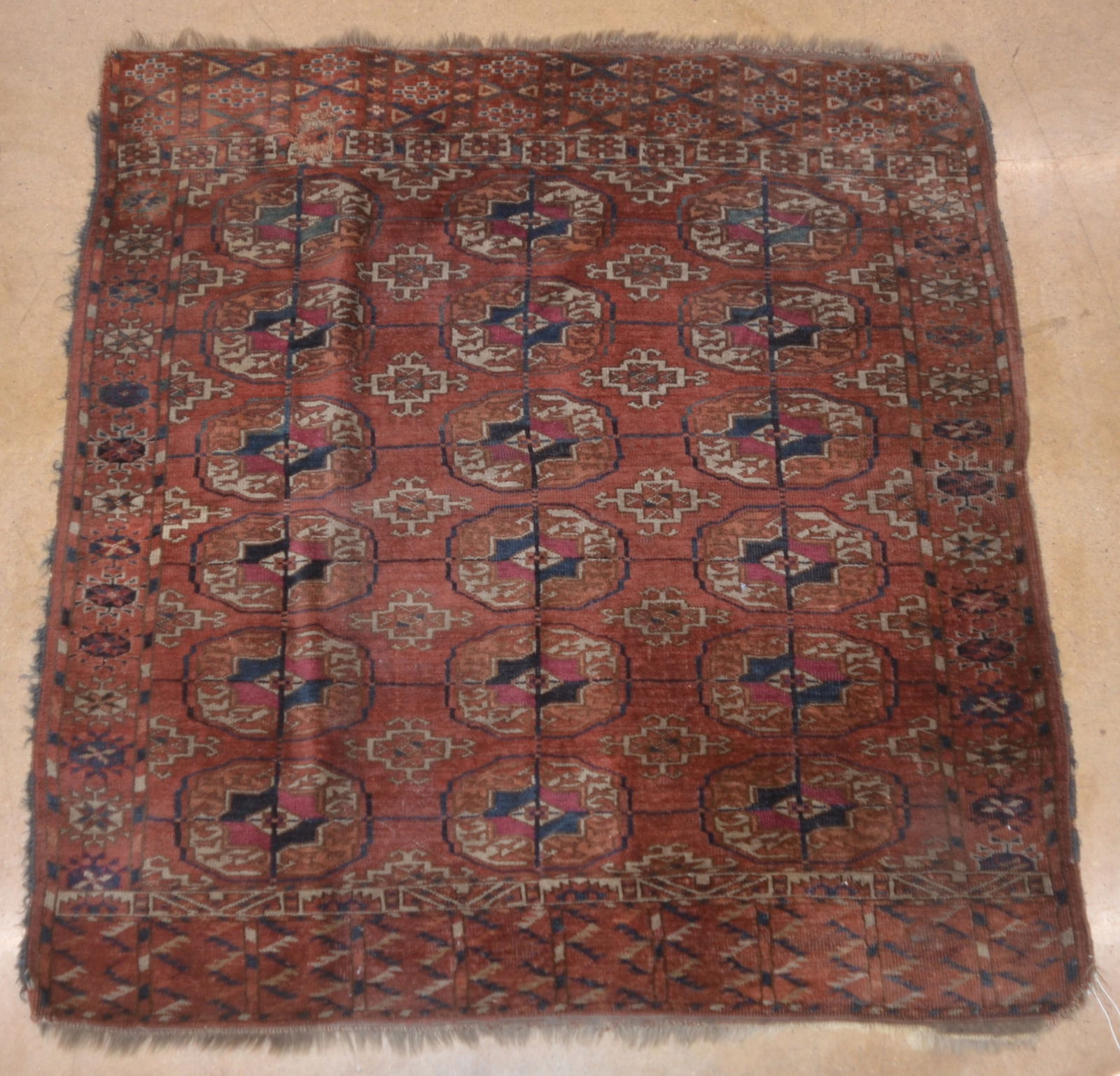 Antique Floral Medallion Pattern Oriental Area Rug. (1 of 5)