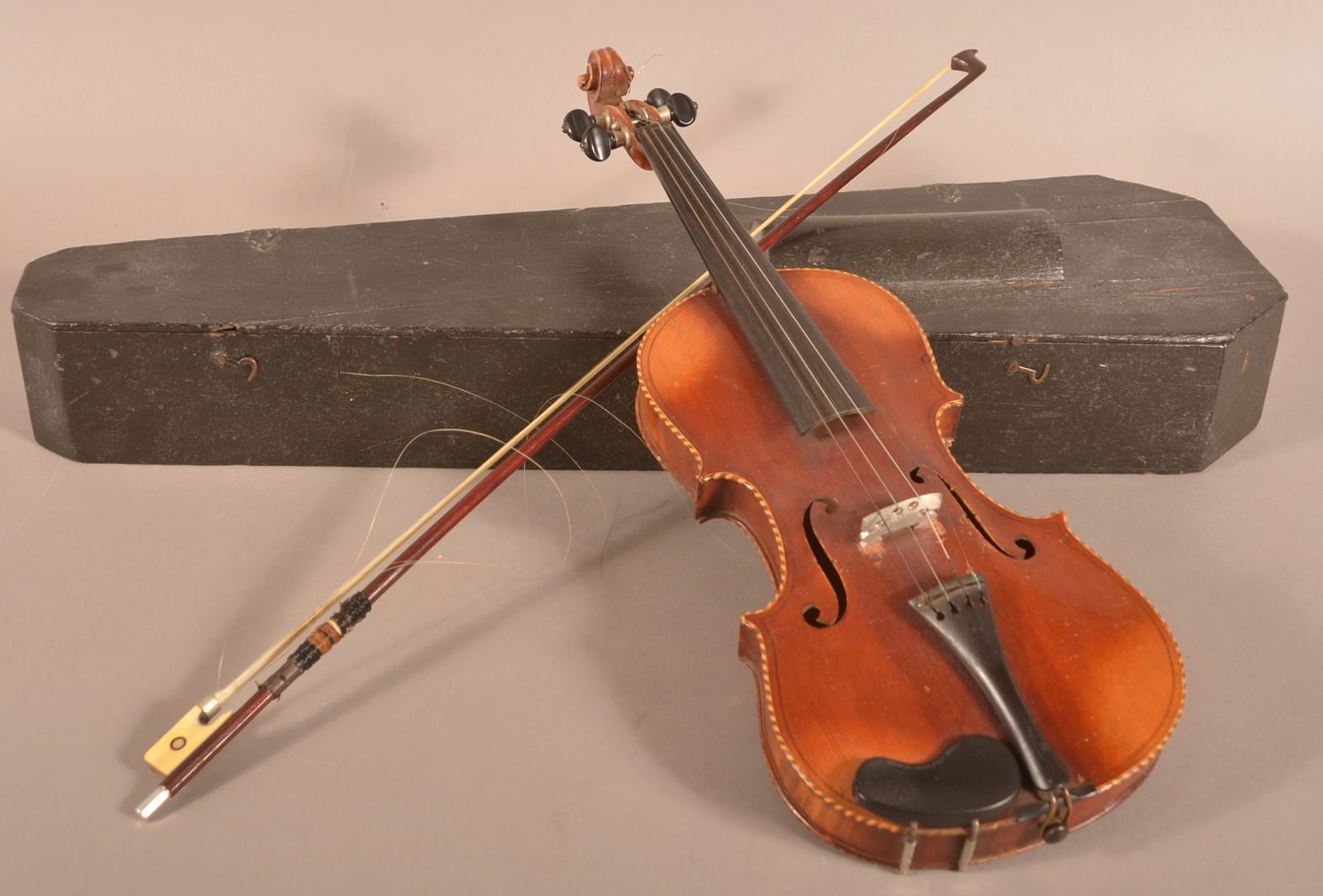 Unsigned Antique Violin with Bow and Custom Case. (1 of 7)