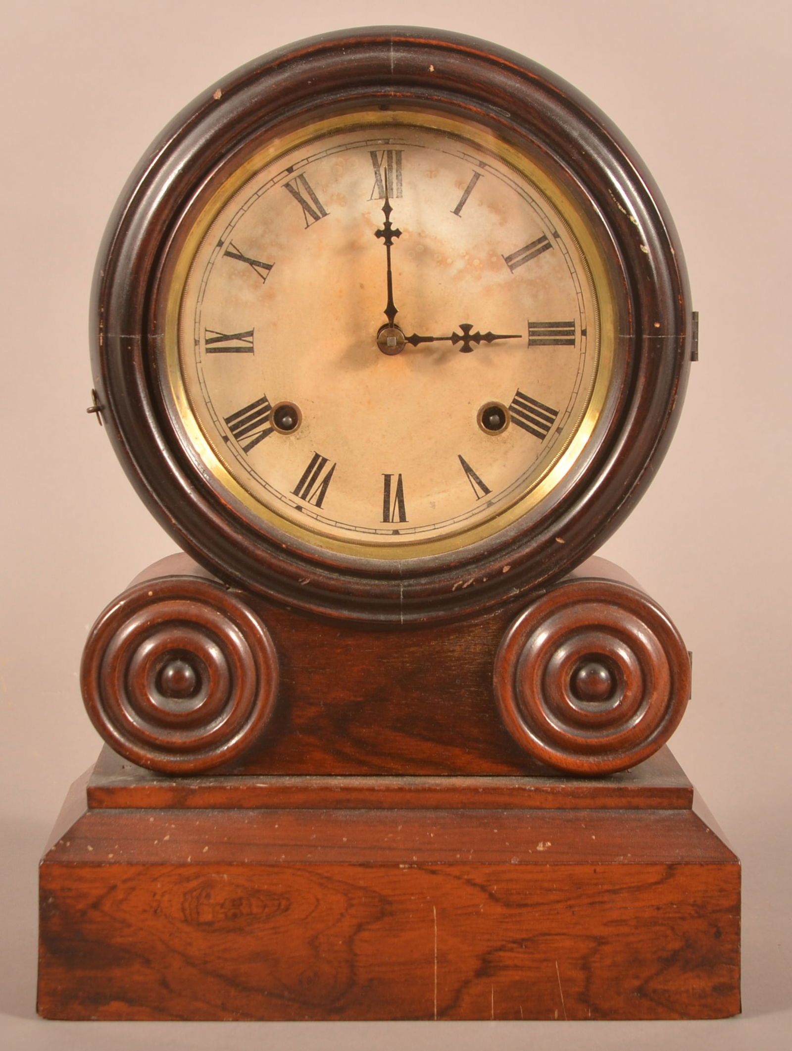 Ingraham Rosewood Veneer Shelf Clock. (1 of 4)
