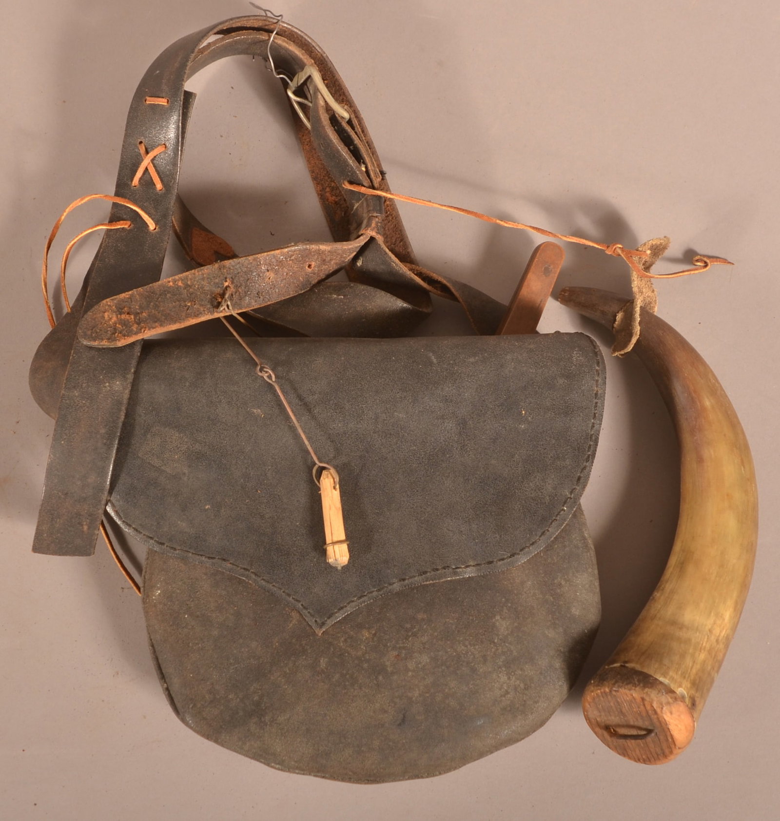 American 19th Century Black Leather Hunting Bag. (1 of 7)