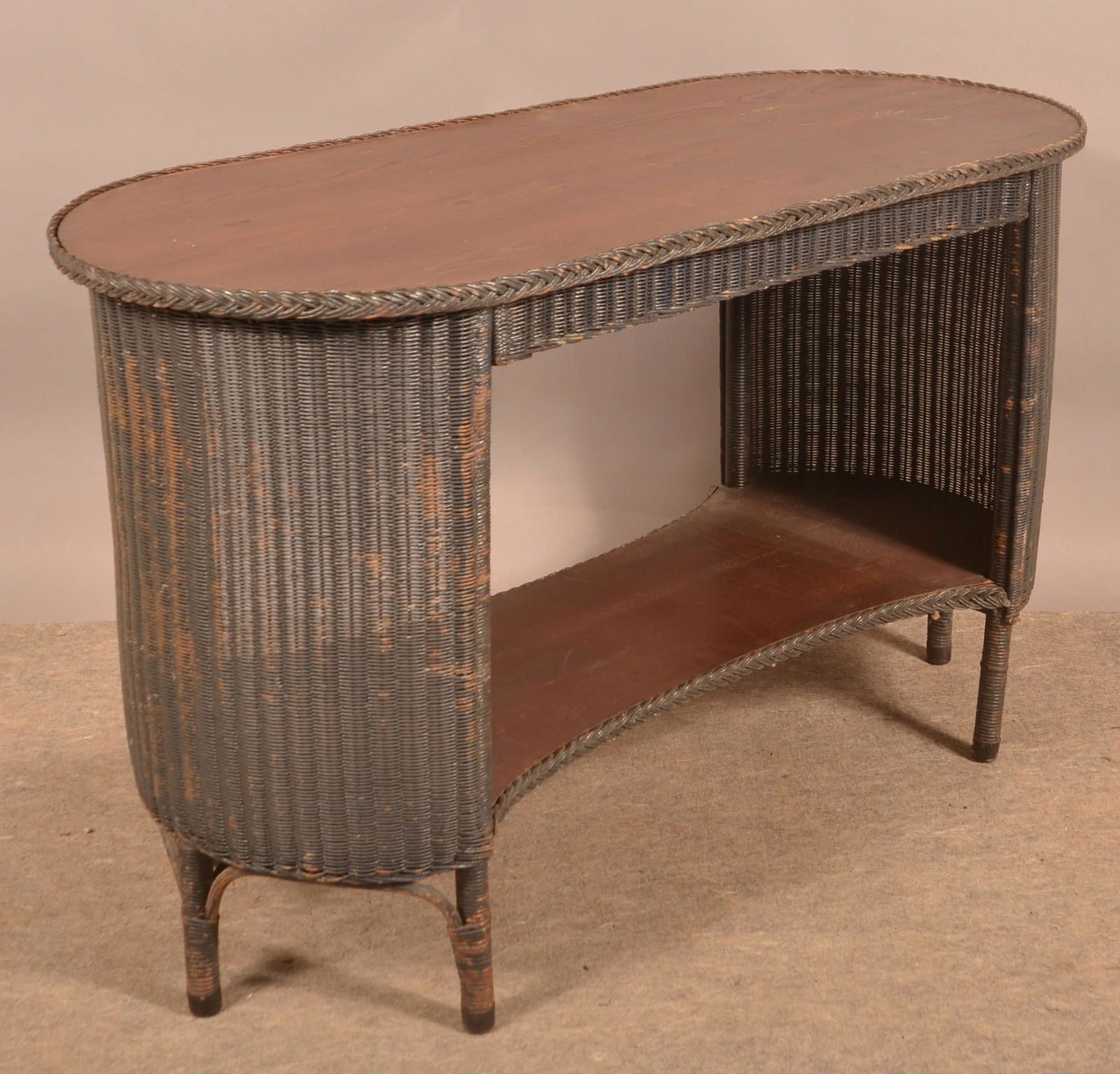 Lloyd Loom Vintage Wicker Oval-Top Table. (1 of 7)