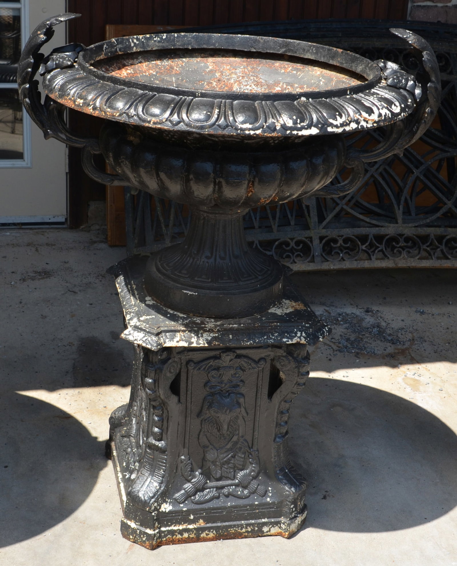 Large Vintage Cast Iron 2-Section Garden Urn. (1 of 3)