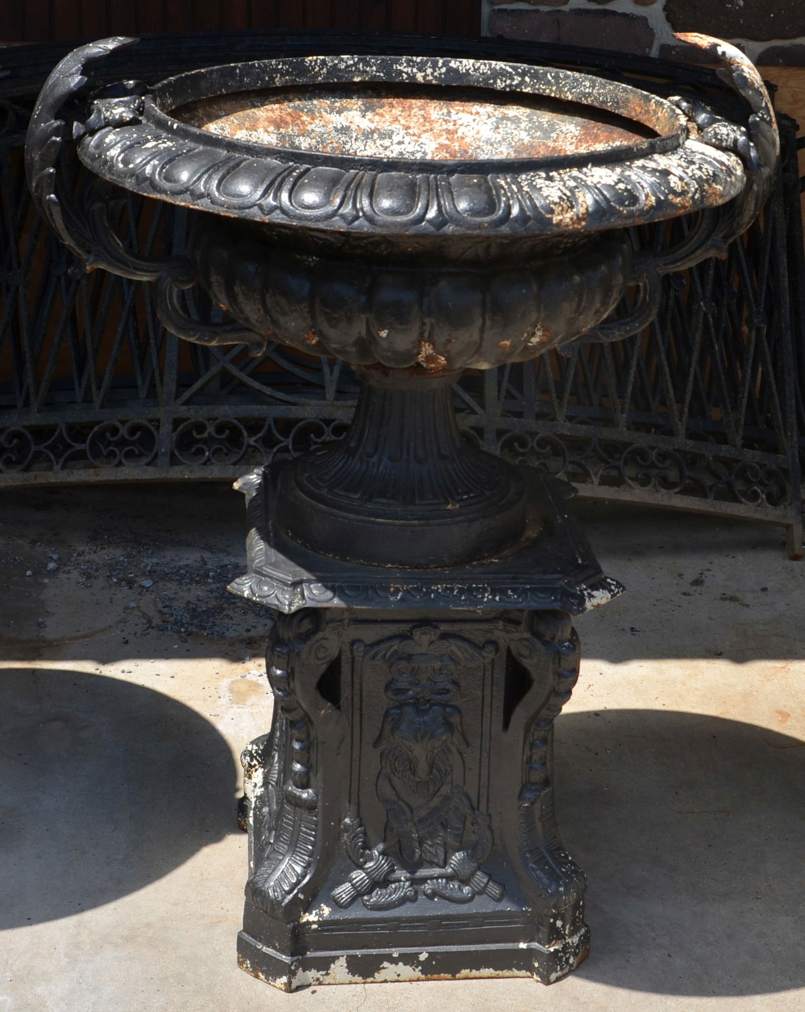 Large Vintage Cast Iron 2-Section Garden Urn. (1 of 3)