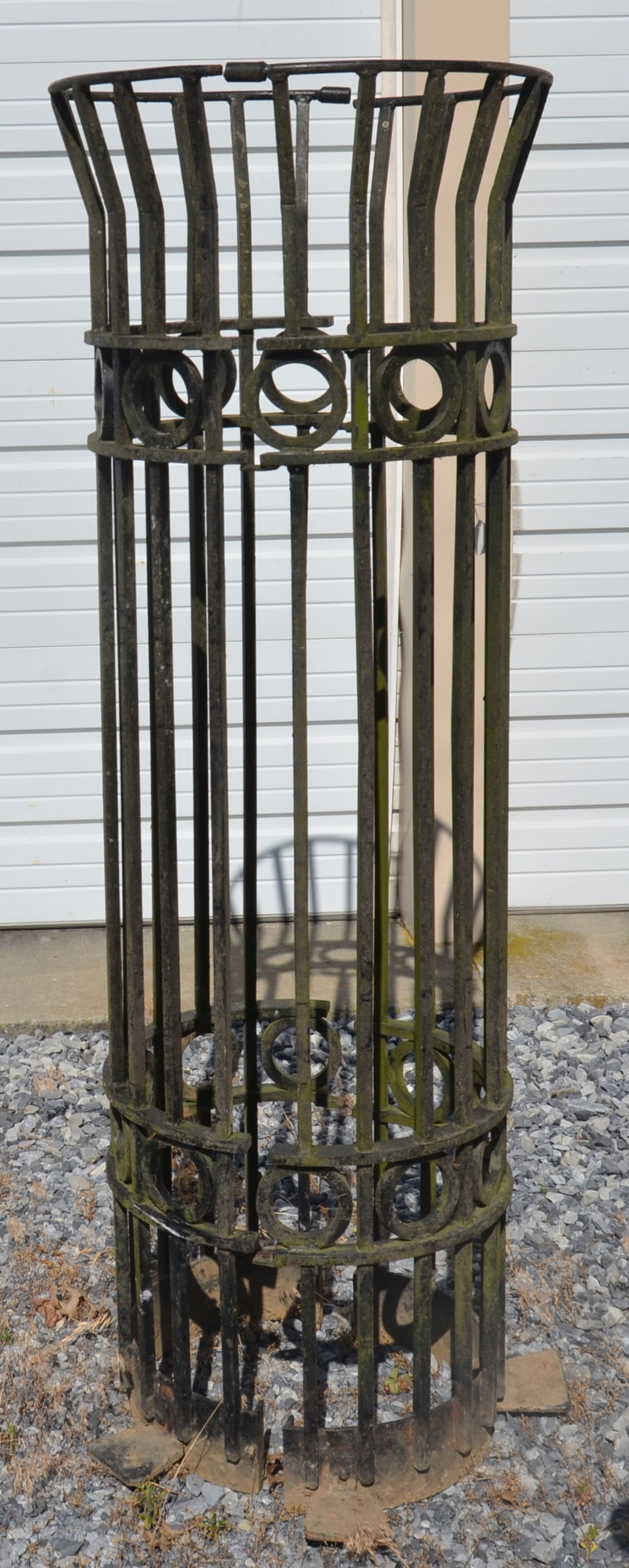 2-Section Iron Tree Surround. (1 of 3)