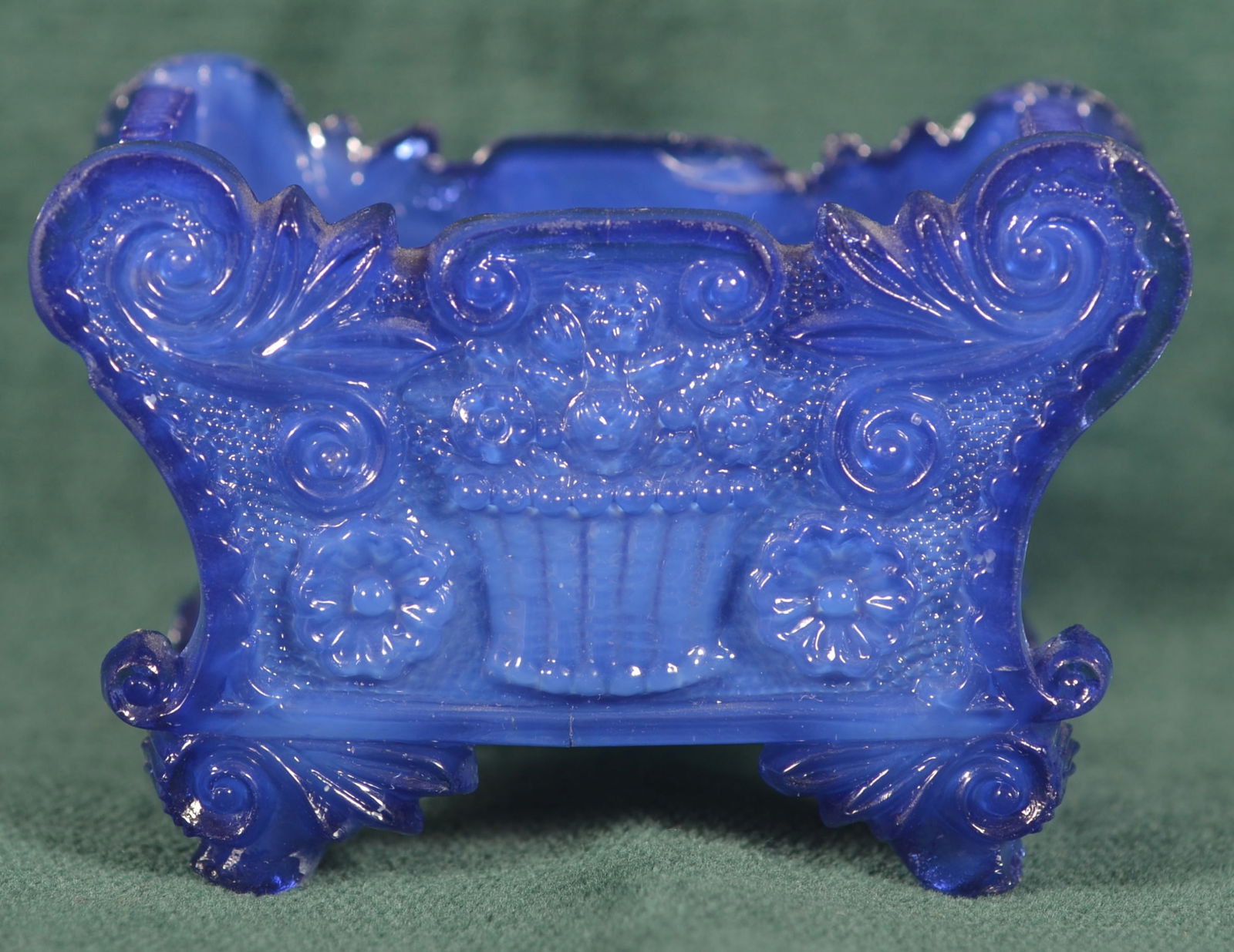 Boston & Sandwich Glass Lacy Glass Salt Dish. (1 of 7)