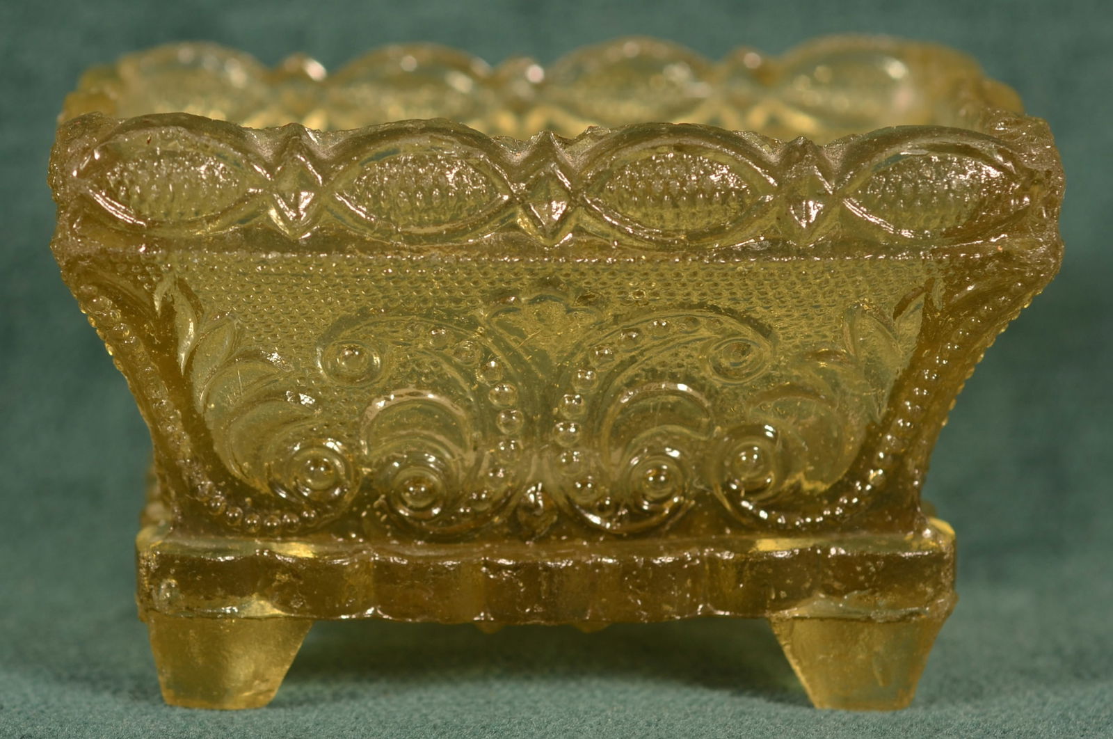 Rare Mount Vernon Light Citron Pressed Open Salt. (1 of 7)