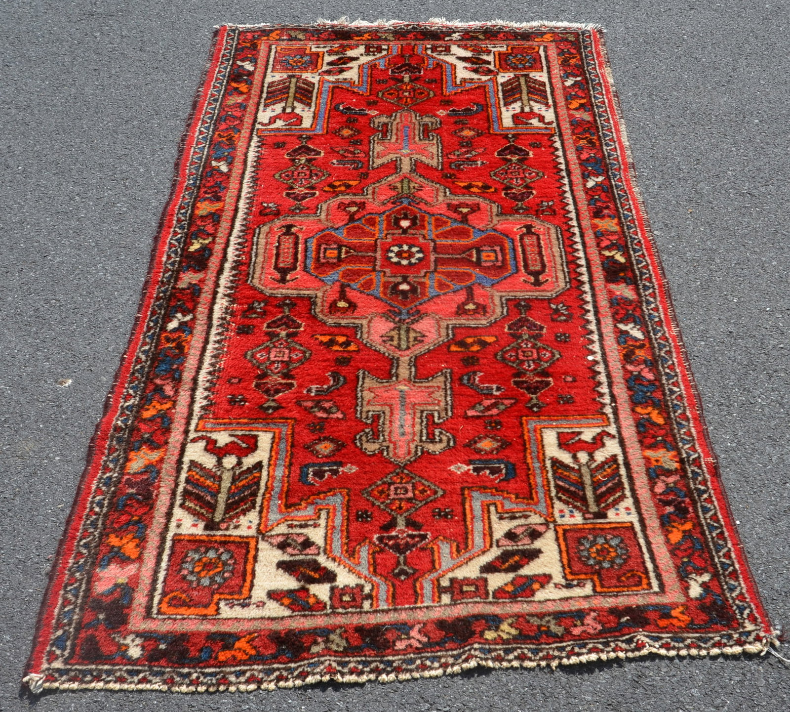 Antique Center Medallion Oriental Area Rug.: Antique Center Medallion Oriental Area Rug. 3'6" x 6'4".