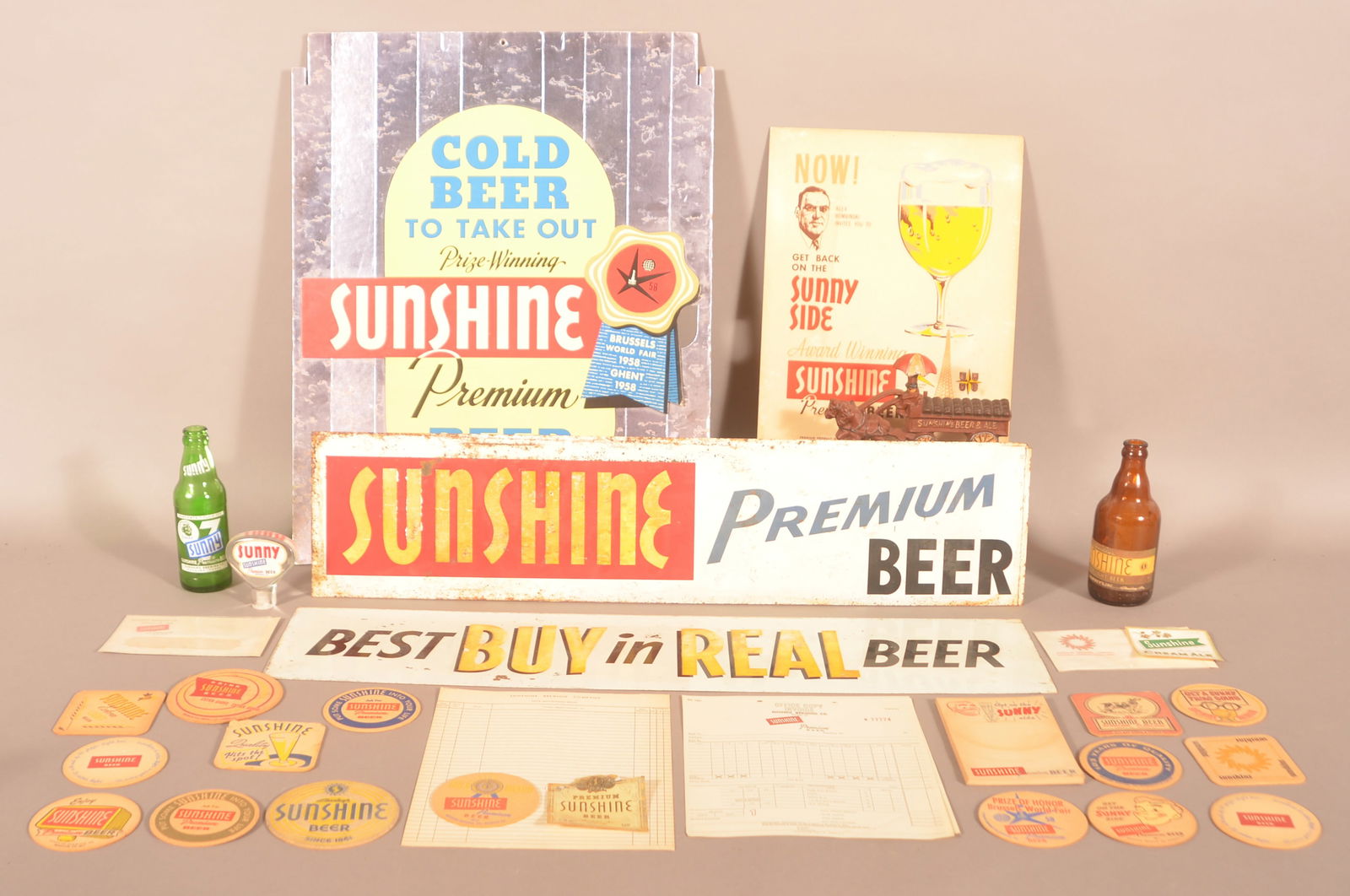 Lot of Vintage Sunshine Beer Items. (1 of 7)