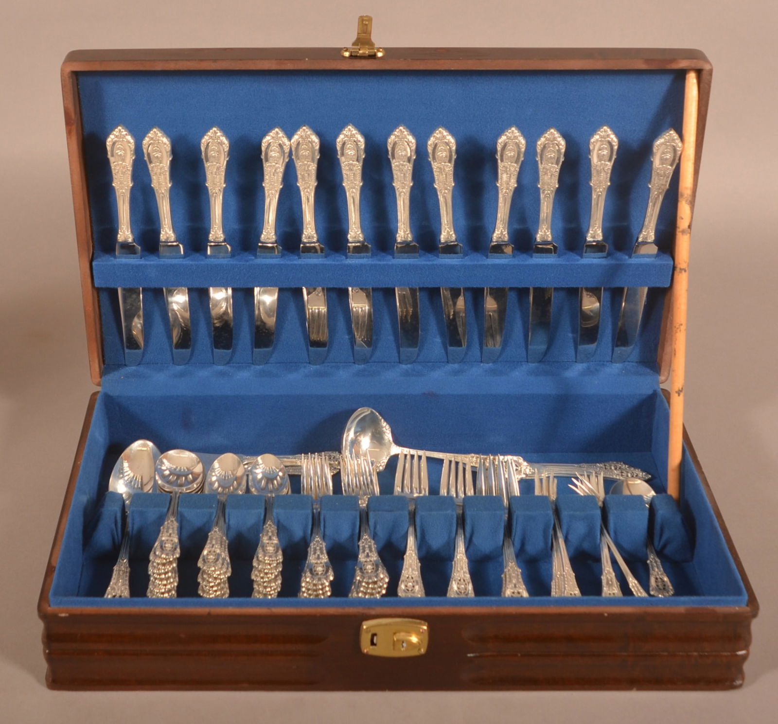 Wallace Sterling "Rose Point" 102-Piece Flatware. (1 of 7)