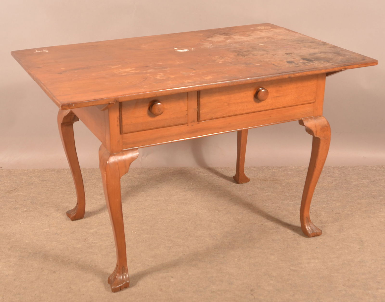 Pennsylvania Queen Anne Walnut Farm Table. (1 of 4)