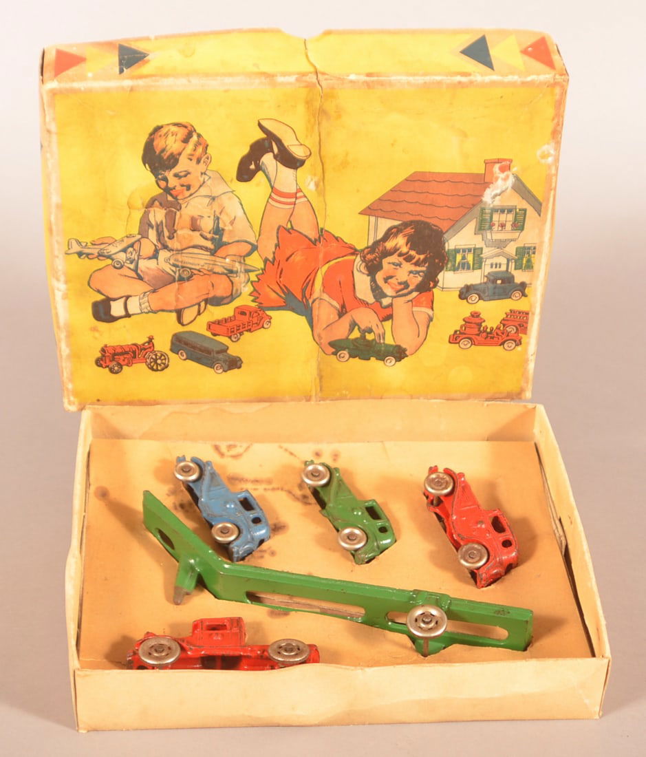 A.C. Williams Boxed Cast Iron Car Carrier Set. (1 of 4)