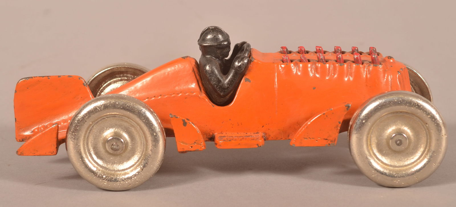 Hubley Cast Iron Golden Arrow Racer. (1 of 4)