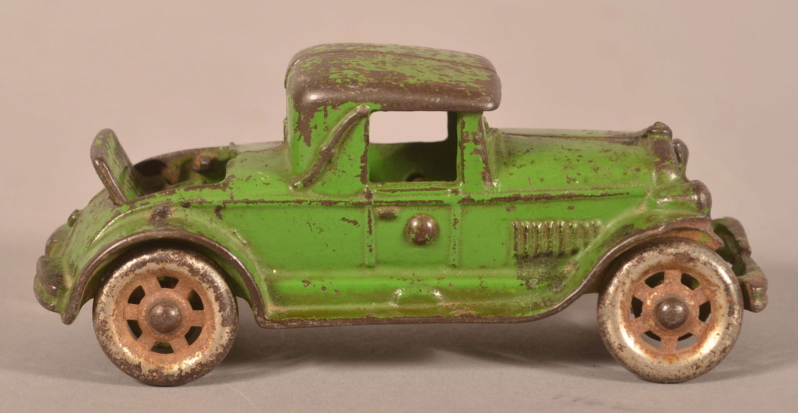 A.C. Williams Cast Iron Coupe with Rumble Seat. (1 of 5)