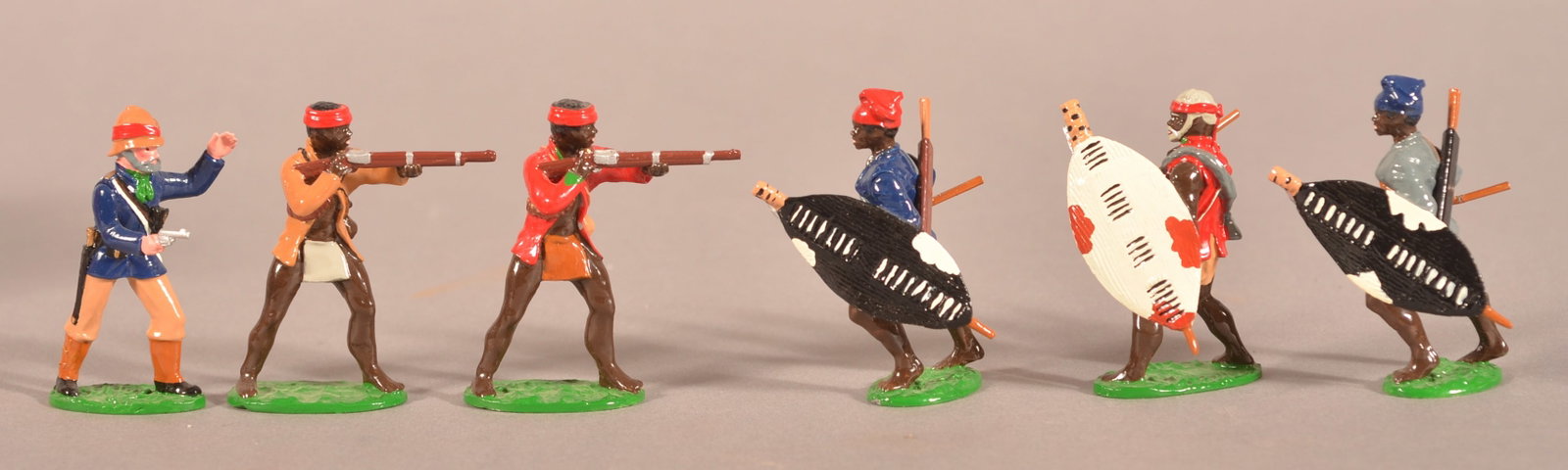 Dragon Crest Series Zulu War Miniatures: White officer and 5 natives, Set No DC 20/A.