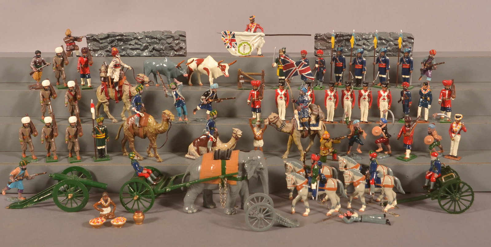 Mixed Lot of Soldiers of the World Miniatures: Large tray lot, overall good condition with some bayonets bent or missing.