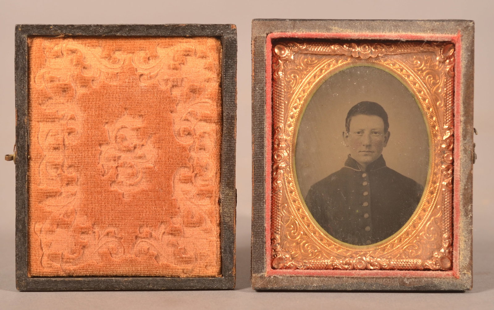1/9th Cased Tintype of Union Soldier: Clear image with light fading, separated case lid with normal wear.