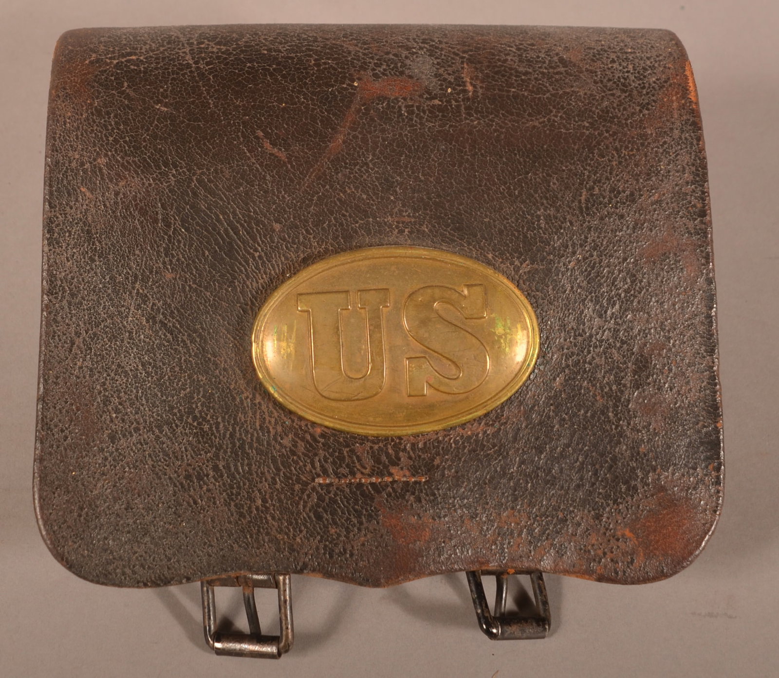 Mod. 1855 Cartridge Box w/ Pattern 1839 Belt Plate: No visible maker's marks, finish flaking with crazing and age cracks, includes tins, leather latch, has a worn attachment hole that is almost separated, has all original straps and buckles, excessive 