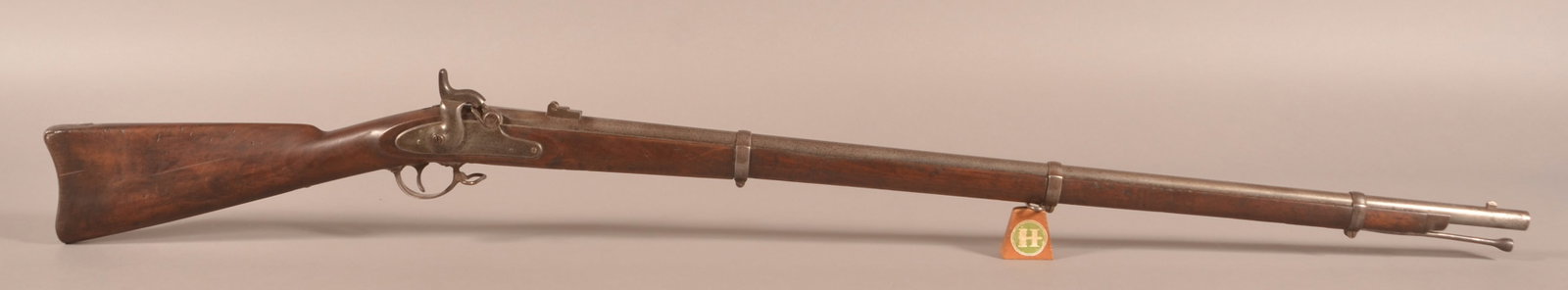 Colt mod. 1861 .58 cal. Contract Musket: NSF, 40" barrel dated 1862 with "V/P/eagle head proof marks, right lower side of the barrel is marked "EF" followed by "STEEL", full-length walnut stock with three "U" marked barrel bands, correct-app
