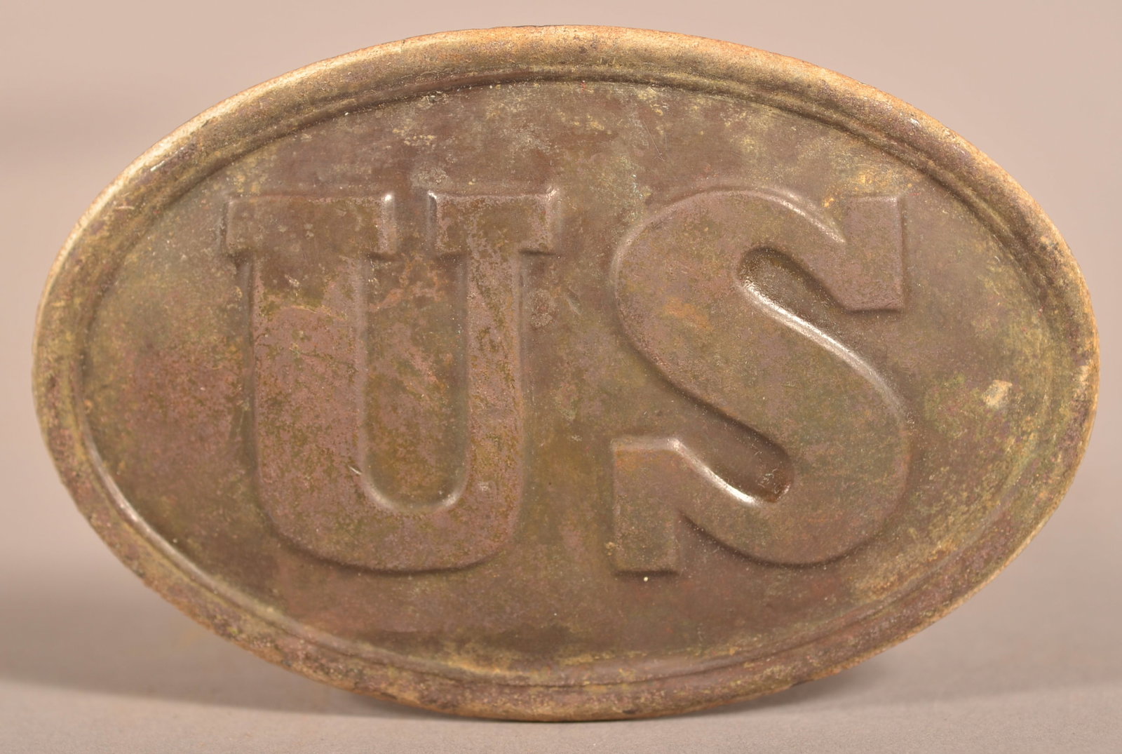 US Pattern 1839 Belt Plate: Arrow hook attachments, no visible makers marks, loss to the outer edge of the lead filling, faded aged worn patina, as-found dug, relic condition.