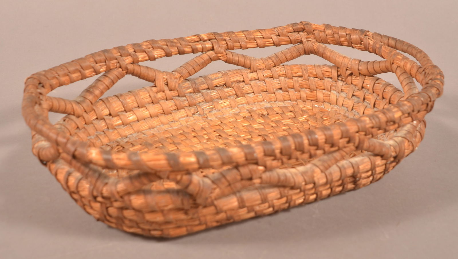 Pennsylvania 19th Century Oval Rye Straw Basket. (1 of 4)