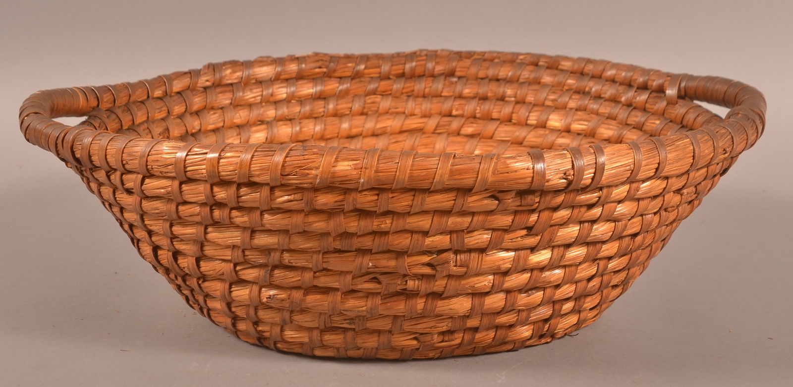 Large PA 19th Century Oval Rye Straw Basket. (1 of 4)