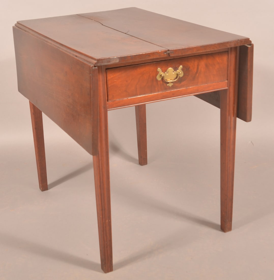 Pennsylvania Hepplewhite Walnut Pembroke Table. (1 of 5)