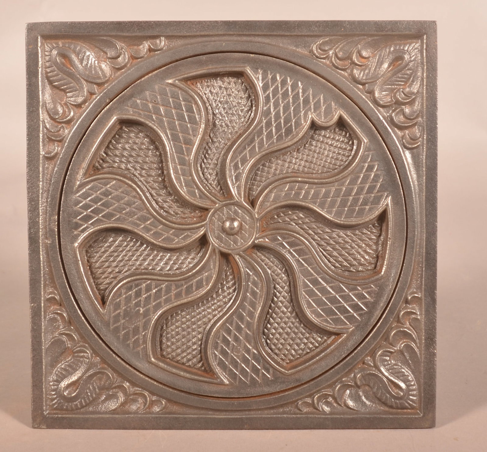 Decorative 19th C Heat Grate. (1 of 4)