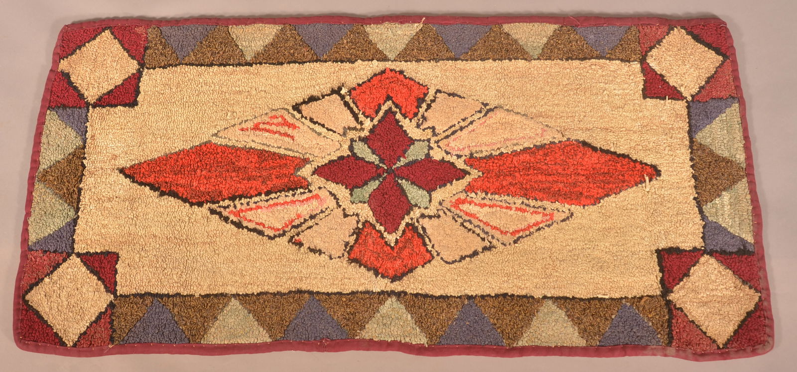 Vintage Geometric Pattern Hooked Rug. (1 of 2)