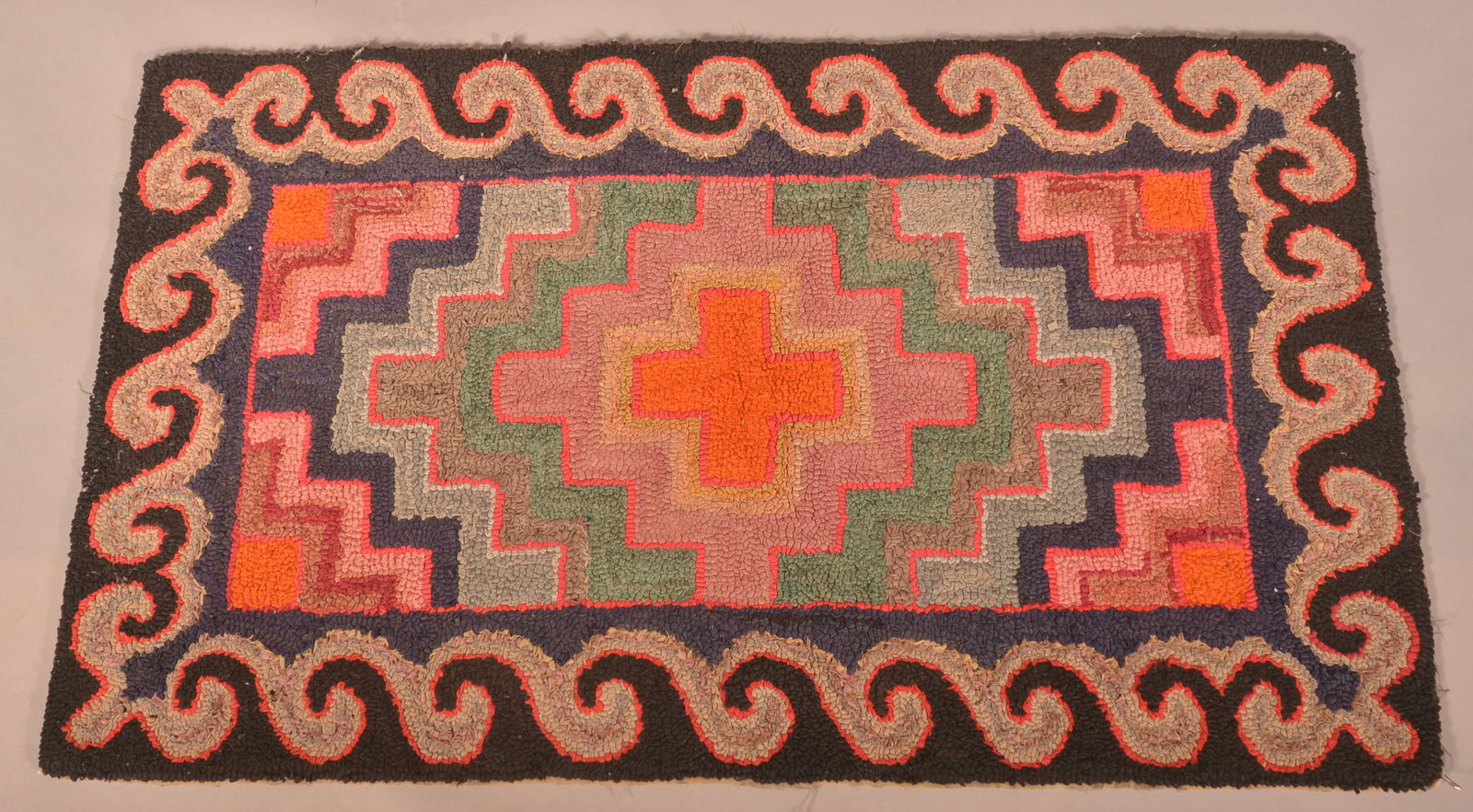 Vintage Geometric Pattern Hooked Rug. (1 of 2)
