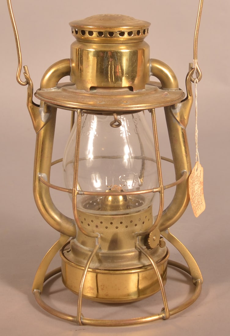 Dietz Vesta Navy Standard Brass Deck Lantern. (1 of 4)