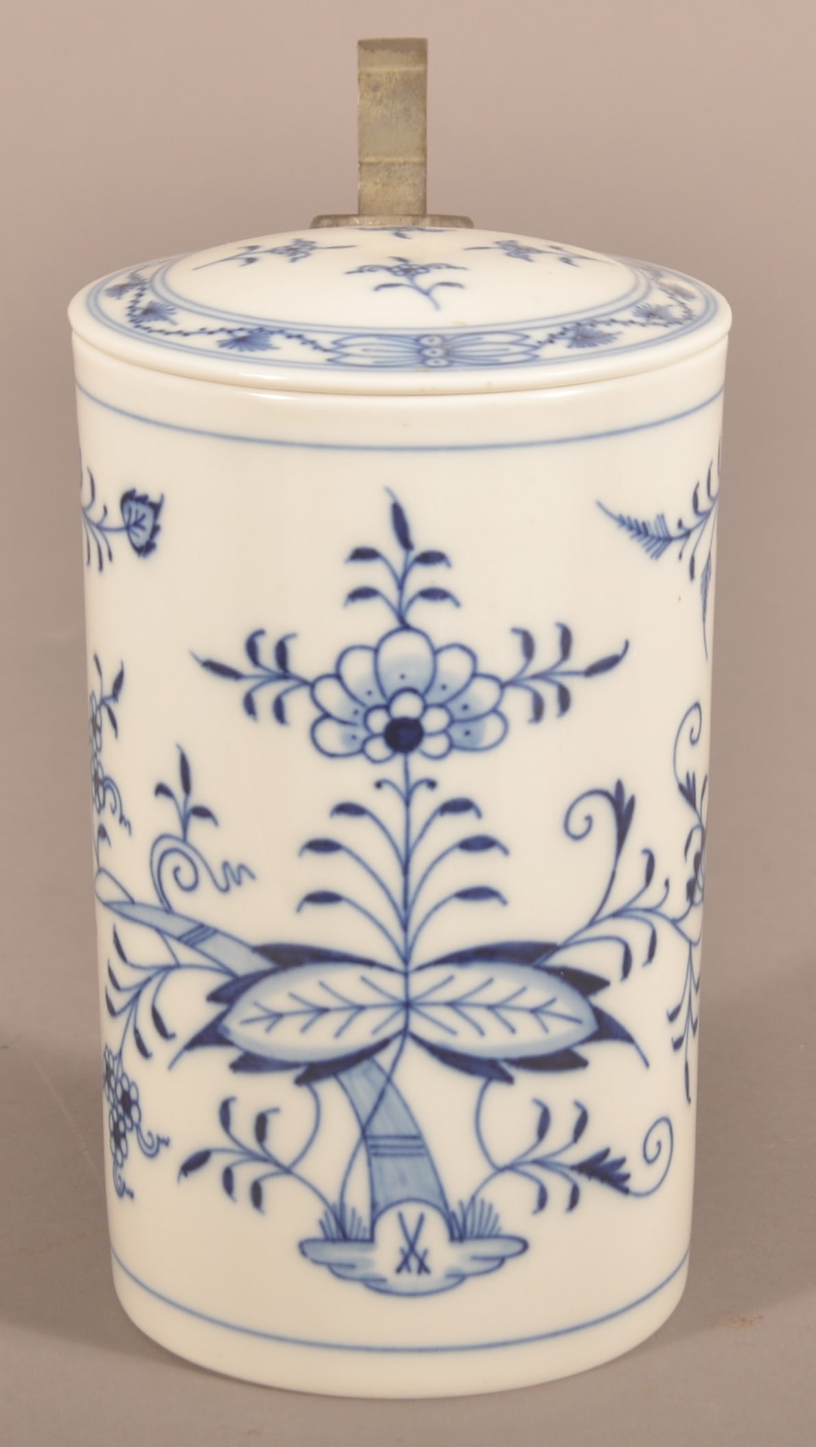 Meissen Blue Onion Porcelain 1-Litre Stein.: Covered stein with pewter thumb hinge. 8-1/4" H x 4" diam.