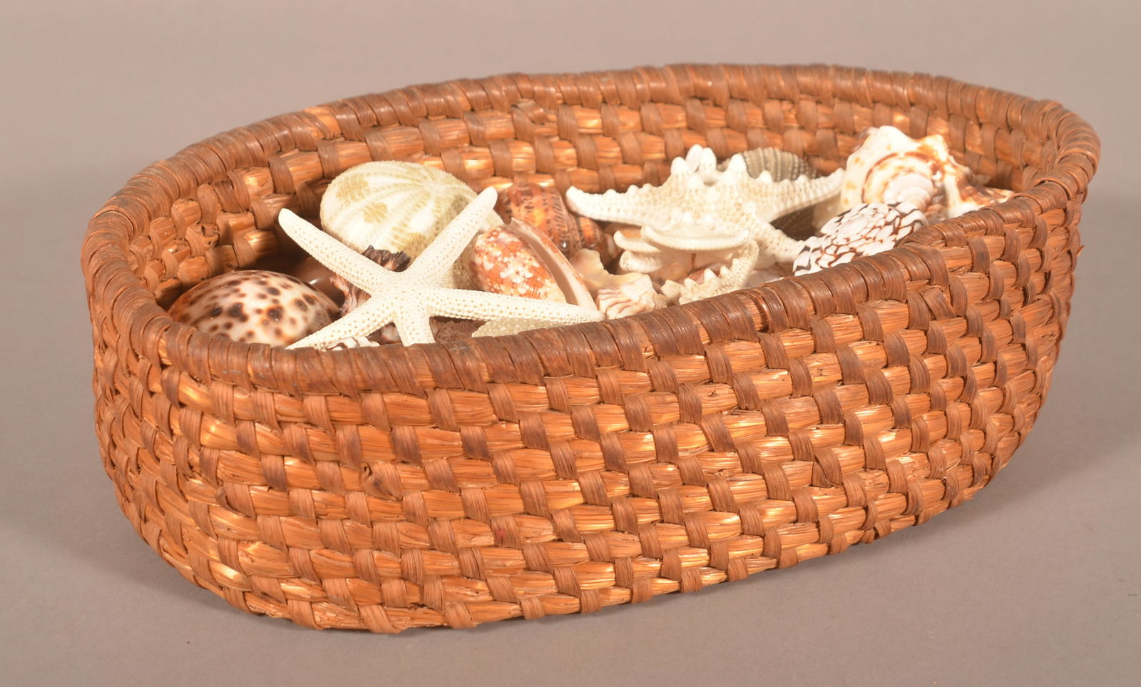 Antique Rye Straw Oval Coil Bread Basket. (1 of 5)
