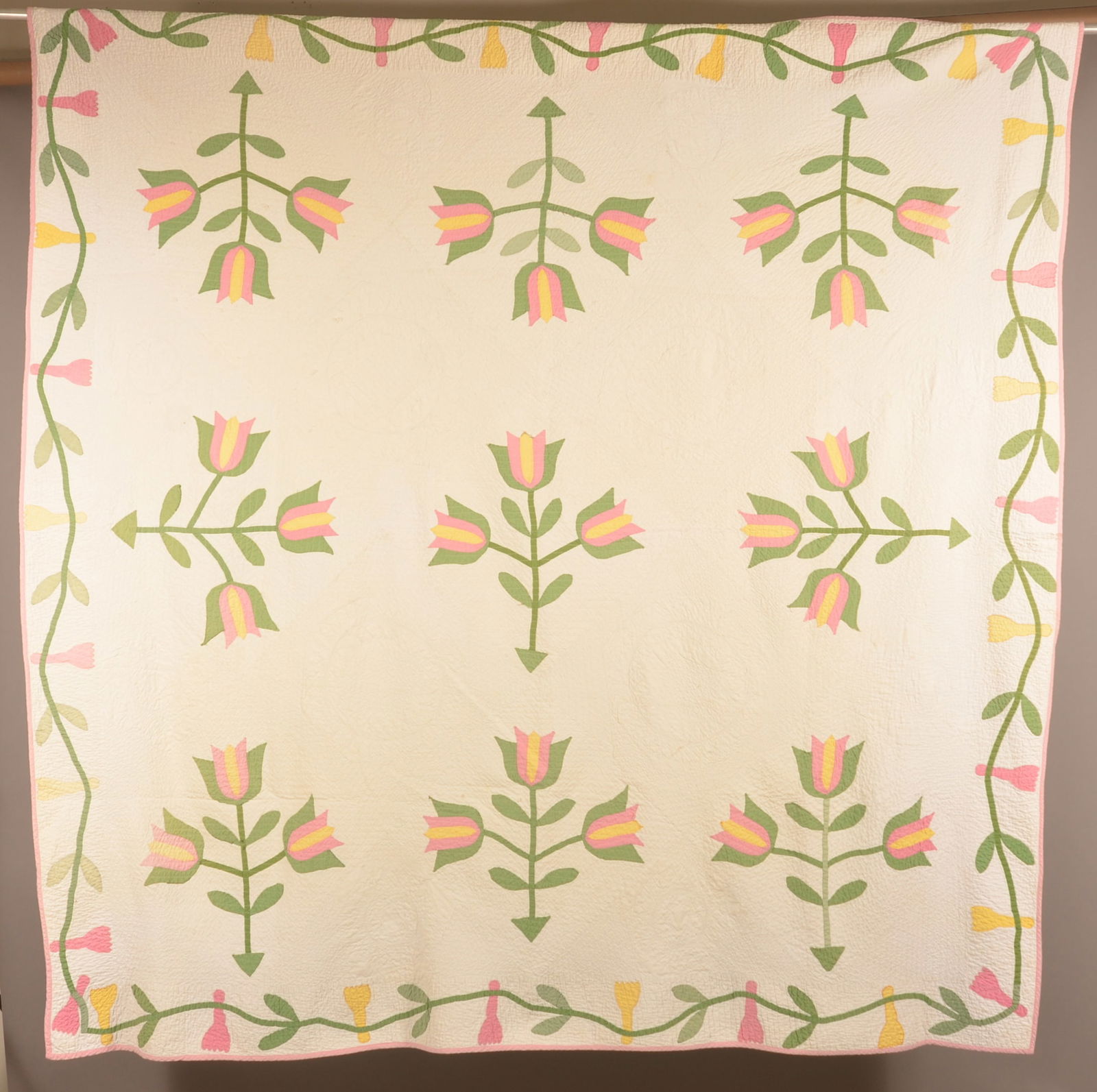 Antique Tulip Pattern Applique Quilt. (1 of 6)