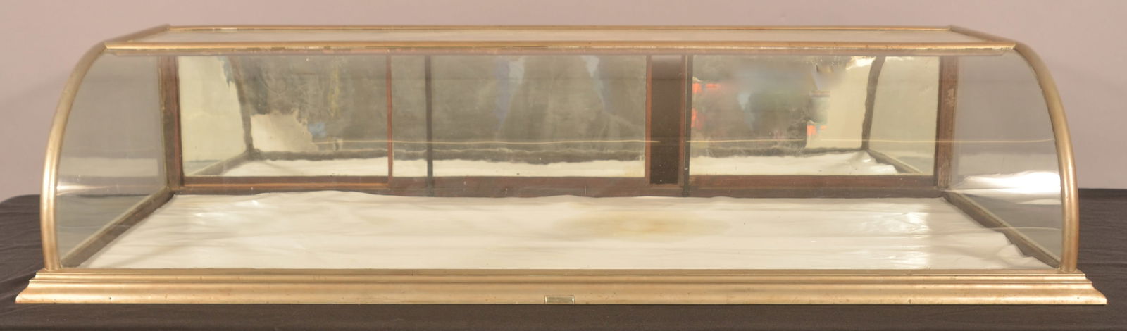 Curved Front Glass Tobacco/Candy Display Case. (1 of 8)