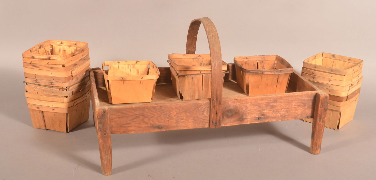 Antique Primitive Wood Cranberry Carrier. (1 of 3)