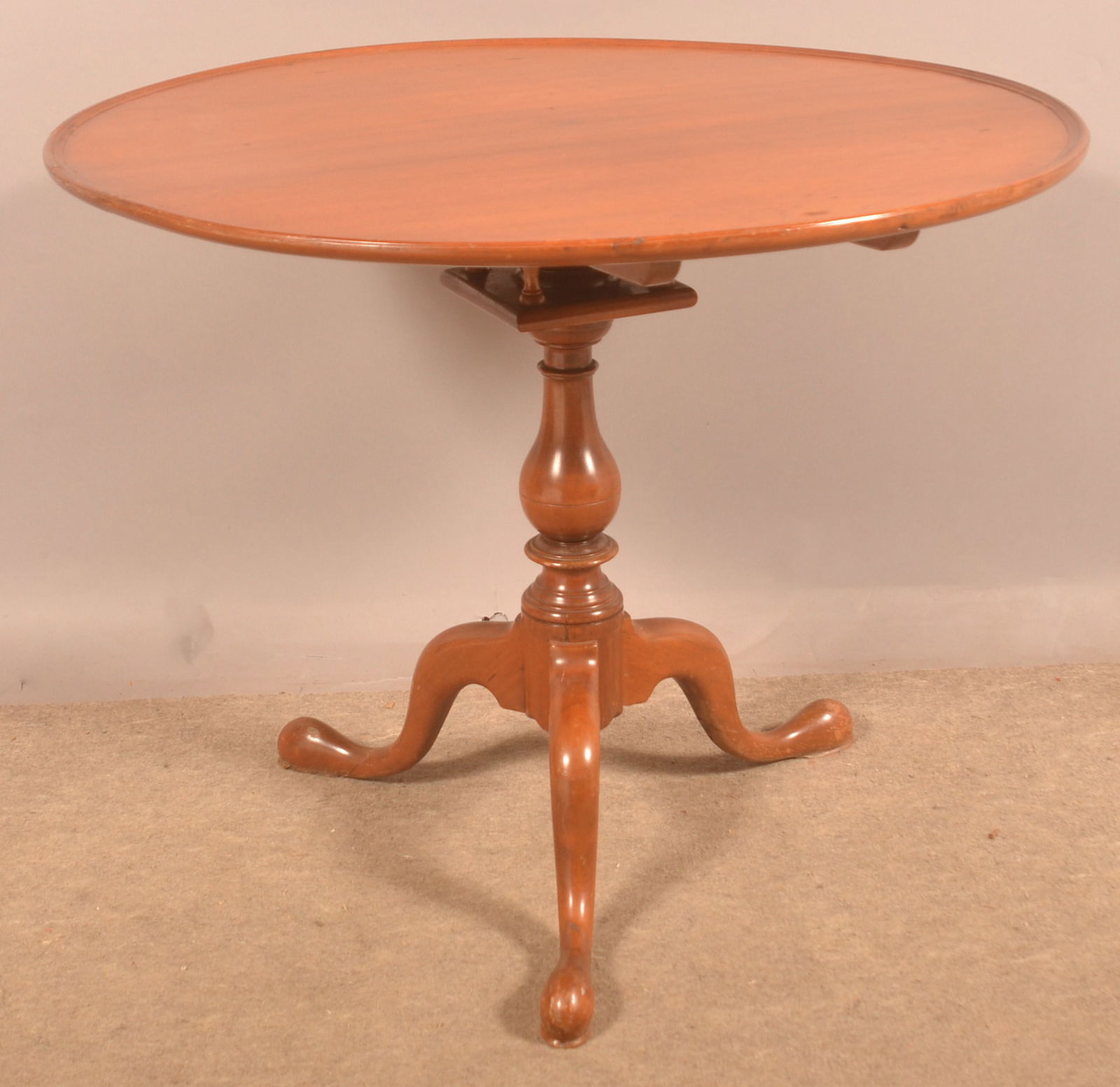 PA Queen Anne Mahogany Tilt-Top Tea Table. (1 of 3)